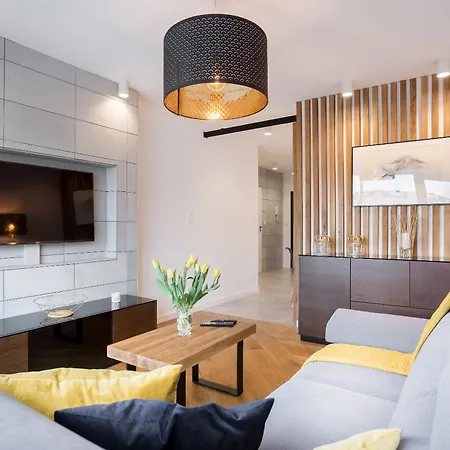 Niedzialkowskiego By Renters Apartment *